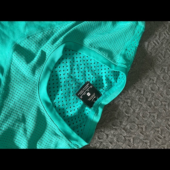 Nike shirt - Picture 4 of 4